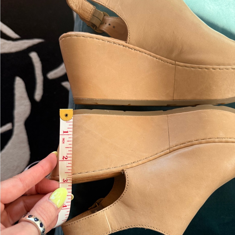 Women’s Tan Leather Peep-Toe Wedge Sandals - Picture 8 of 9
